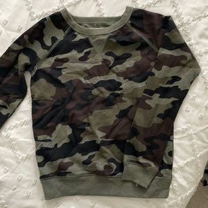 Tucker and Tate boys camo sweatshirt size 7 -never worn